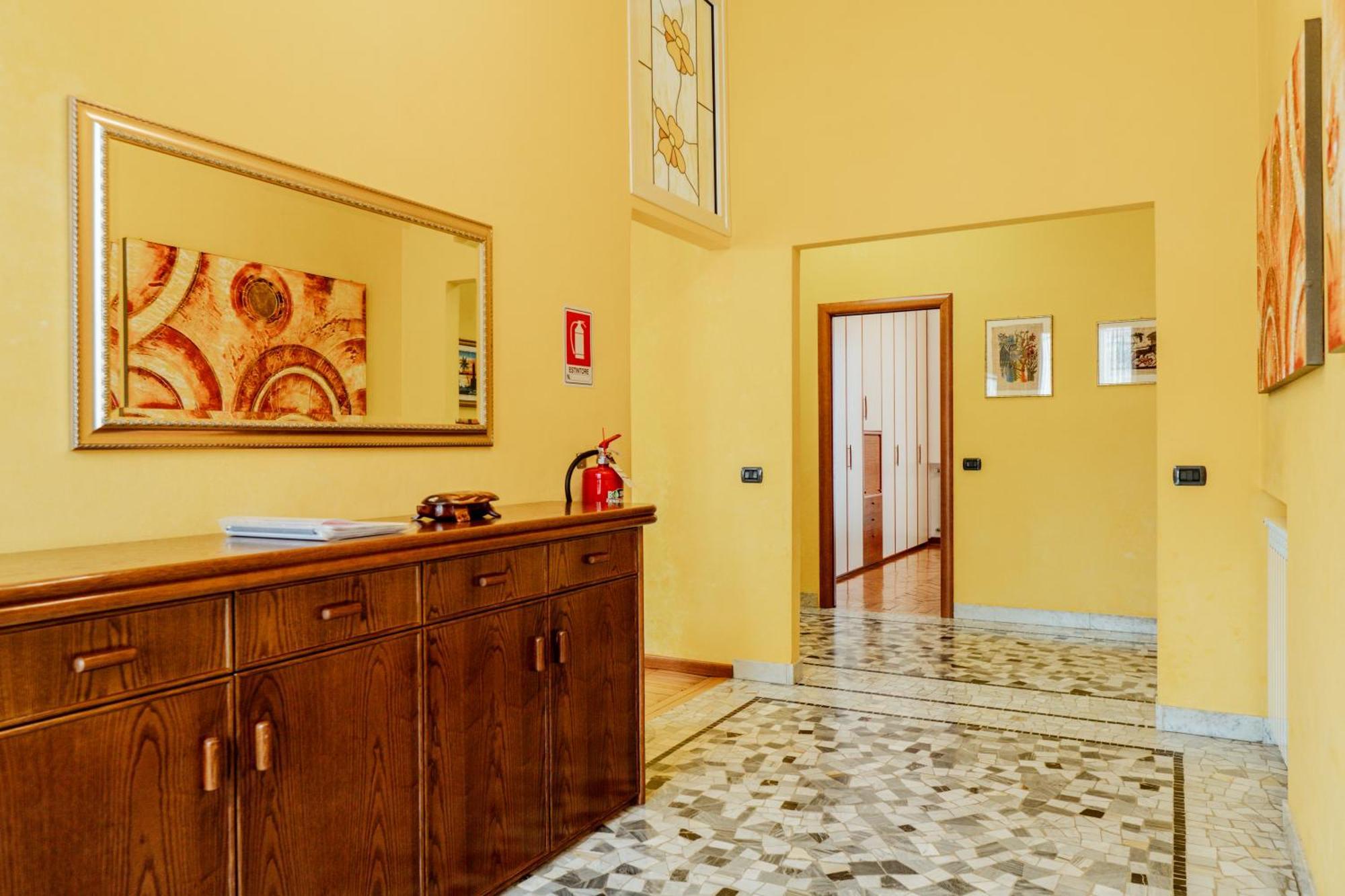 Luxe Apartment Near Milano, Rho Fiera E Mxp บุสโตอาร์ซีซีโอ ภายนอก รูปภาพ